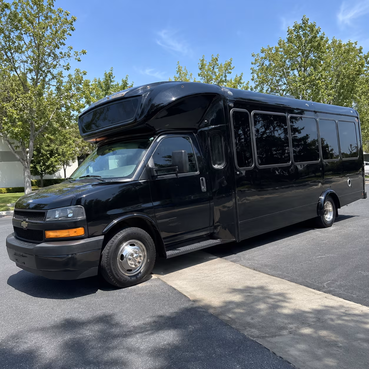 casa grande 15 passenger party bus